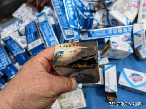 一地攤賣被燒過的日用品挺火,難道是一種新的營銷方式 值得佩服